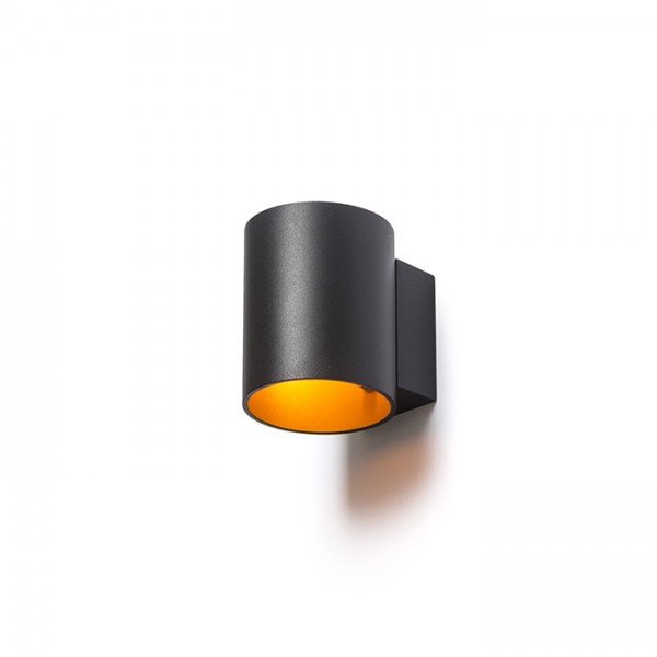 Aplica de perete iluminat ambiental SUS/JOS TUBA negru mat/auriu, Candelabre si Lustre moderne elegante⭐ modele clasice de lux pentru living, bucatarie si dormitor.✅ DeSiGn actual Top 2020!❤️Promotii lampi❗ ➽ www.evalight.ro. Oferte corpuri de iluminat suspendate pt camere de interior (înalte), suspensii (lungi) de tip lustre si candelabre, pendule decorative stil modern, clasic, rustic, baroc, scandinav, retro sau vintage, aplicate pe perete sau de tavan, cu cristale, abajur din material textil, lemn, metal, sticla, bec Edison sau LED, ieftine de calitate deosebita la cel mai bun pret. a