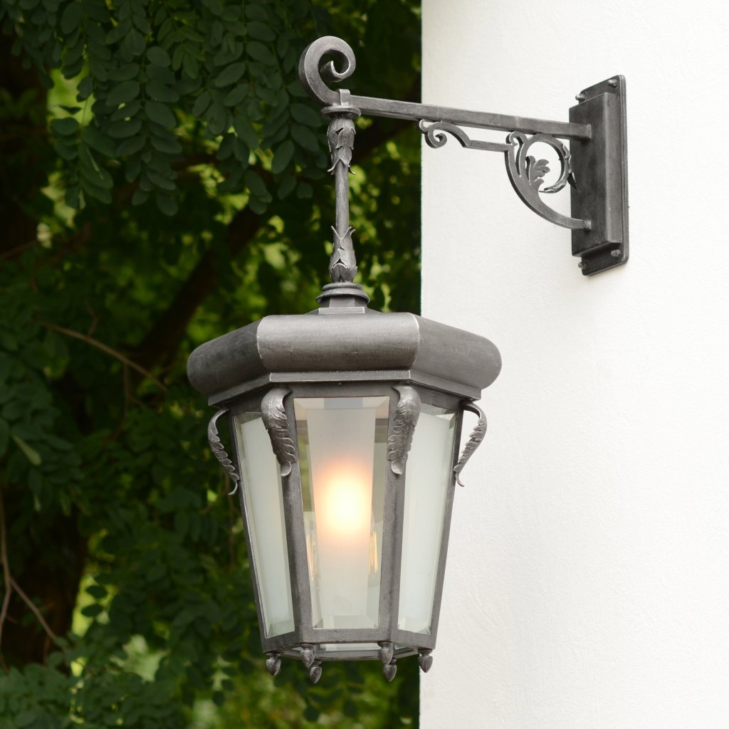 Aplica iluminat exterior din fier forjat WL 3607, Candelabre si Lustre moderne elegante⭐ modele clasice de lux pentru living, bucatarie si dormitor.✅ DeSiGn actual Top 2020!❤️Promotii lampi❗ ➽ www.evalight.ro. Oferte corpuri de iluminat suspendate pt camere de interior (înalte), suspensii (lungi) de tip lustre si candelabre, pendule decorative stil modern, clasic, rustic, baroc, scandinav, retro sau vintage, aplicate pe perete sau de tavan, cu cristale, abajur din material textil, lemn, metal, sticla, bec Edison sau LED, ieftine de calitate deosebita la cel mai bun pret. a