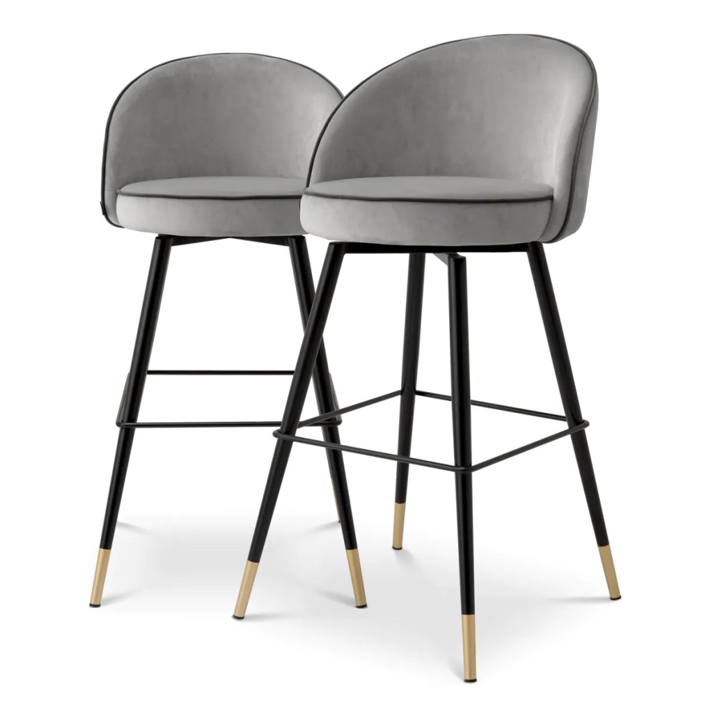 Set de 2 scaune de bar pivotante, design LUX, Bar Stool Cooper gri deschis, Scaune de bar inalte⭐ modele moderne reglabile pe inaltime din lemn sau metal pentru bar bucatarie, mese cafenea.❤️Promotii scaune de bar❗ ➽ www.evalight.ro. Alege scaunele de bar potrivite pt pult casa si mobilier dining si restaurant HoReCa, stil vintage (retro si industriale), tip taburete, rotative, rezistente, cu sejut din plastic sau tapitate cu catifea, piele naturala (ecologica), din material textil, cu spatar si brate, picioare lemn, metalice cu rotile, pivotante cu piston, cu roti, pliabile, ieftine si de calitate deosebita la cel mai bun pret. a