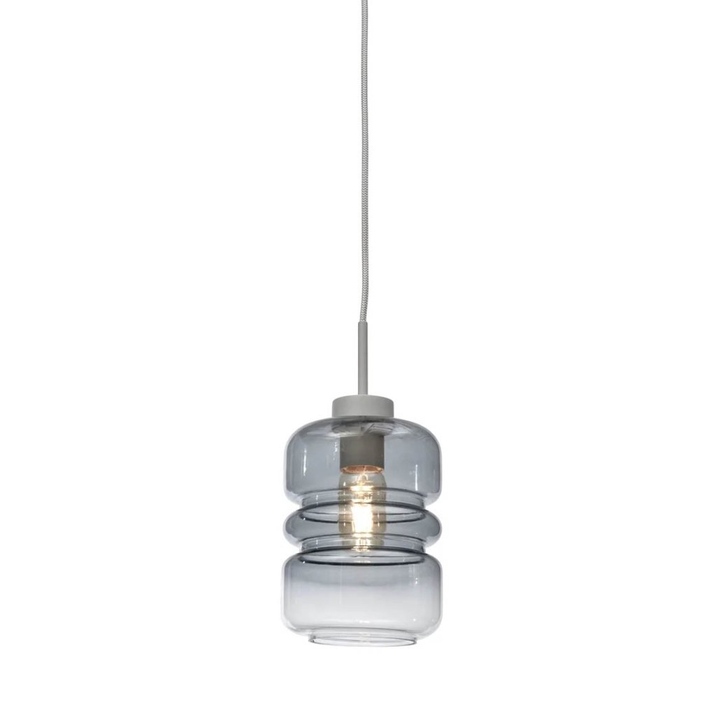 Pendul design decorativ Verona gradient/gri, Candelabre si Lustre moderne elegante⭐ modele clasice de lux pentru living, bucatarie si dormitor.✅ DeSiGn actual Top 2020!❤️Promotii lampi❗ ➽ www.evalight.ro. Oferte corpuri de iluminat suspendate pt camere de interior (înalte), suspensii (lungi) de tip lustre si candelabre, pendule decorative stil modern, clasic, rustic, baroc, scandinav, retro sau vintage, aplicate pe perete sau de tavan, cu cristale, abajur din material textil, lemn, metal, sticla, bec Edison sau LED, ieftine de calitate deosebita la cel mai bun pret. a