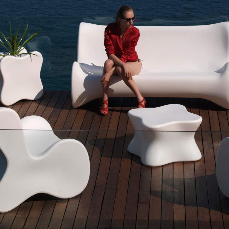 Masuta design modern exterior/interior PAL 51003 Vondom, Mobilier terasa si gradina modern pentru decor exterior⭐ mobila ultra-moderna de relaxare✅ design de lux actual premium, trend 2023❗ Set-uri de mobila din ratan, lemn, poliratan, plastic, rachita, metal, fier forjat, modele vintage, rustic.❤️Promotii mobilier terasa si gradina❗ Intra si vezi modele unicat ✚ poze ✚ pret ➽ www.evalight.ro. ➽ sursa ta de inspiratie online❗ Colectii de mobilier rezistent si confortabil pentru amenajari interioare si exterioare cu design original: mese, banci, baldachine, balansoare, canapele, scaune, fotolii, masute de cafea, bar inalte, pt amenajari balcon, terase restaurant, bar, terasa, hotel, mobila showroom, intra ➽vezi oferte si reduceri cu vanzare rapida din stoc, ieftine si de calitate deosebita la cel mai bun pret. intra ➽vezi oferte si reduceri cu vanzare rapida din stoc, ieftine si de calitate deosebita la cel mai bun pret.

 a