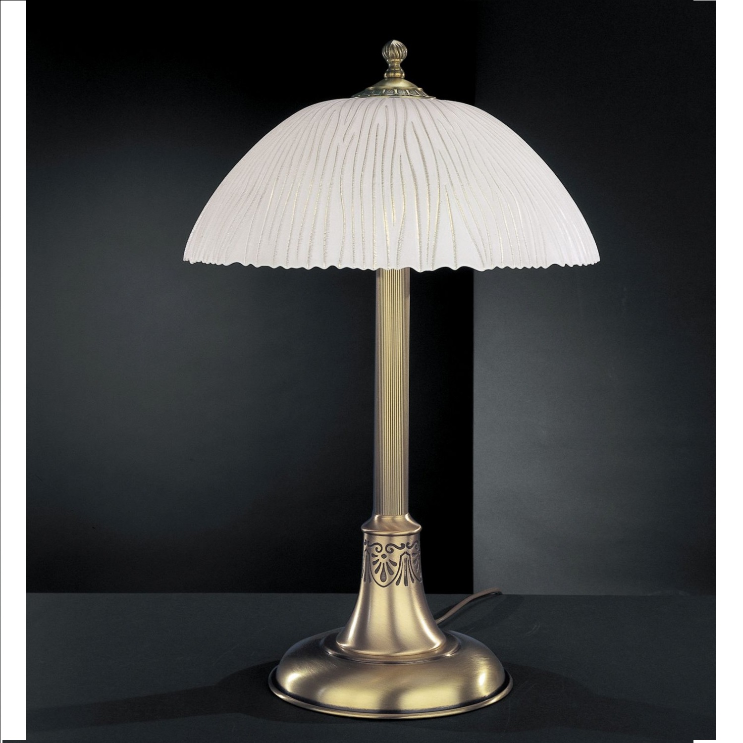 Veioza, lampa de masa clasica design italian din alama, sticla 5650 RA-P. 5650 G, Veioze clasice de masa⭐ modele elegante inalte potrivite pentru noptiere dormitor, living, birou.✅DeSiGn decorativ de lux unic!❤️Promotii lampi❗ ➽ www.evalight.ro. Alege oferte la colectile NOI de corpuri de iluminat interior tip veioze cu picior inalt pt citit cu reader LED, aspect vintage deosebit, abajur din material textil, cristal, sticla, lemn, metalic, ceramica cu flori, ieftine de calitate la cel mai bun pret. a