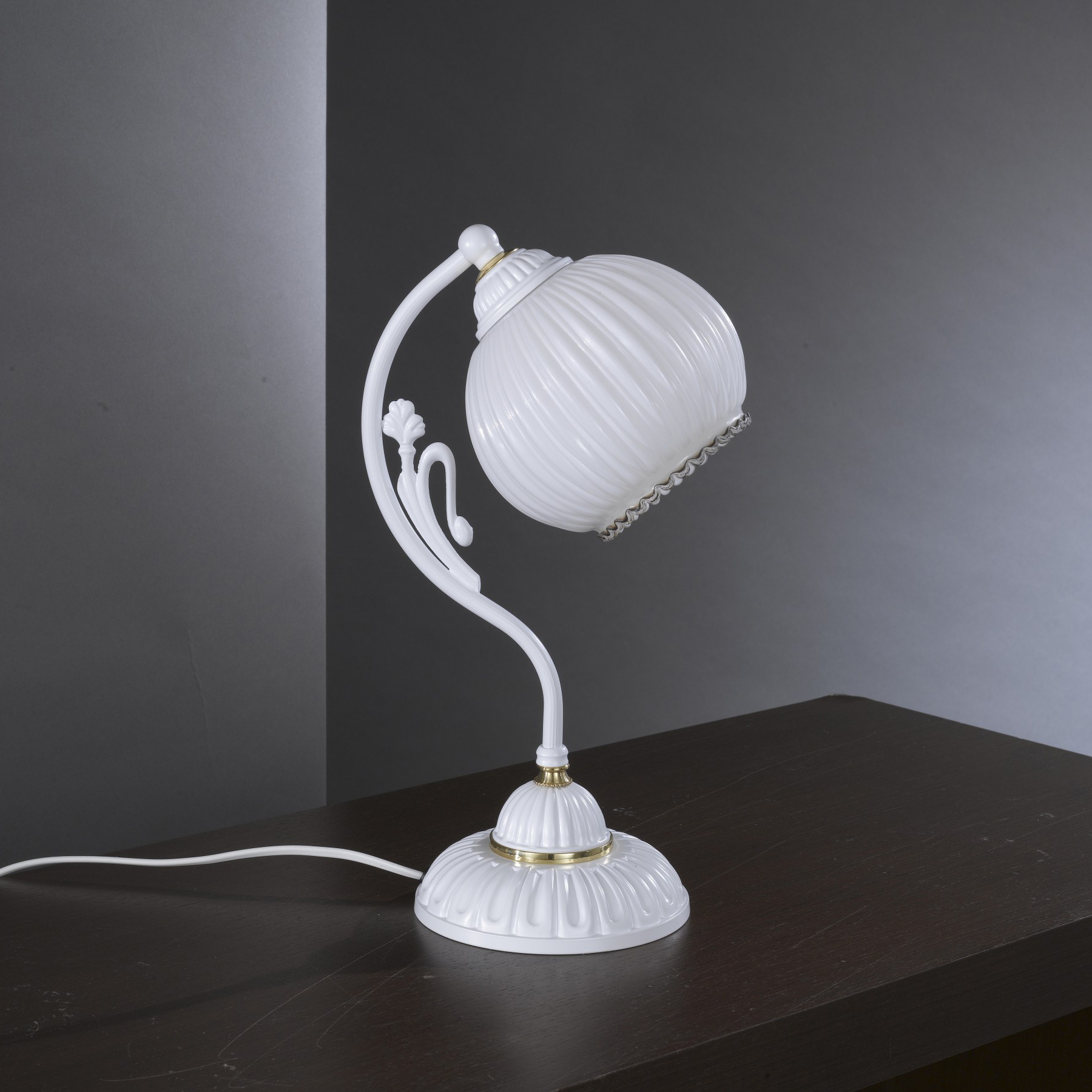 Veioza, Lampa de masa clasica design italian 9600, Veioze clasice de masa⭐ modele elegante inalte potrivite pentru noptiere dormitor, living, birou.✅DeSiGn decorativ de lux unic!❤️Promotii lampi❗ ➽ www.evalight.ro. Alege oferte la colectile NOI de corpuri de iluminat interior tip veioze cu picior inalt pt citit cu reader LED, aspect vintage deosebit, abajur din material textil, cristal, sticla, lemn, metalic, ceramica cu flori, ieftine de calitate la cel mai bun pret. a