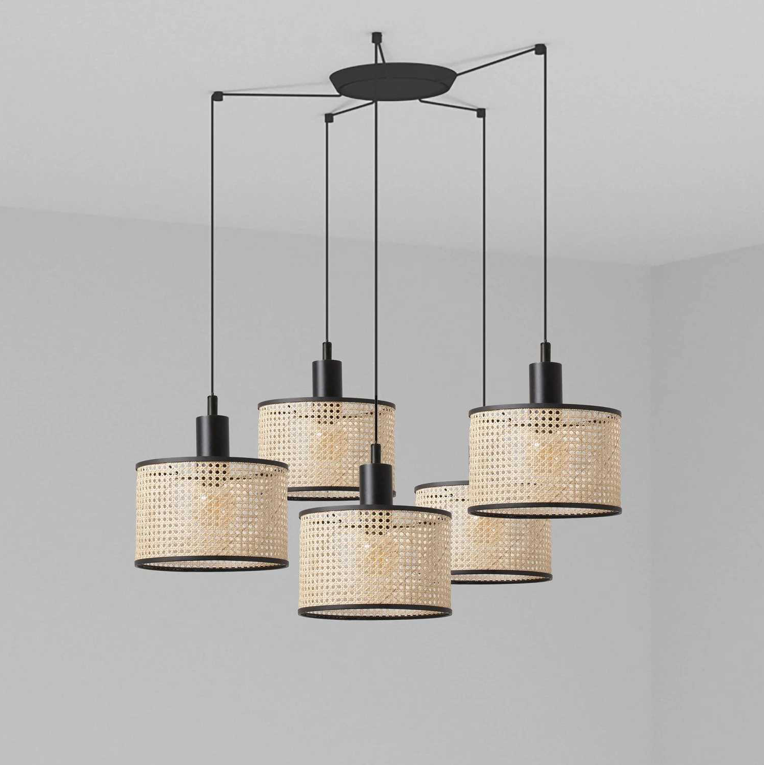 Lustra suspendata cu 5 pendule design natural MAMBO ø21cm negru/ratan, Pendule / Lustre suspendate moderne, LED⭐ modele elegante pentru bucatarie, living dormitor.✅DeSiGn decorativ unic!❤️Promotii lampi❗ ➽www.evalight.ro. Alege corpuri de iluminat suspendate pt interior stil modern, suspensii de tip pendule cu cristale, abajur material textil, lemn, metal, sticla, bec tip lumanare Edison sau LED, ieftine si de lux, calitate deosebita la cel mai bun pret. a