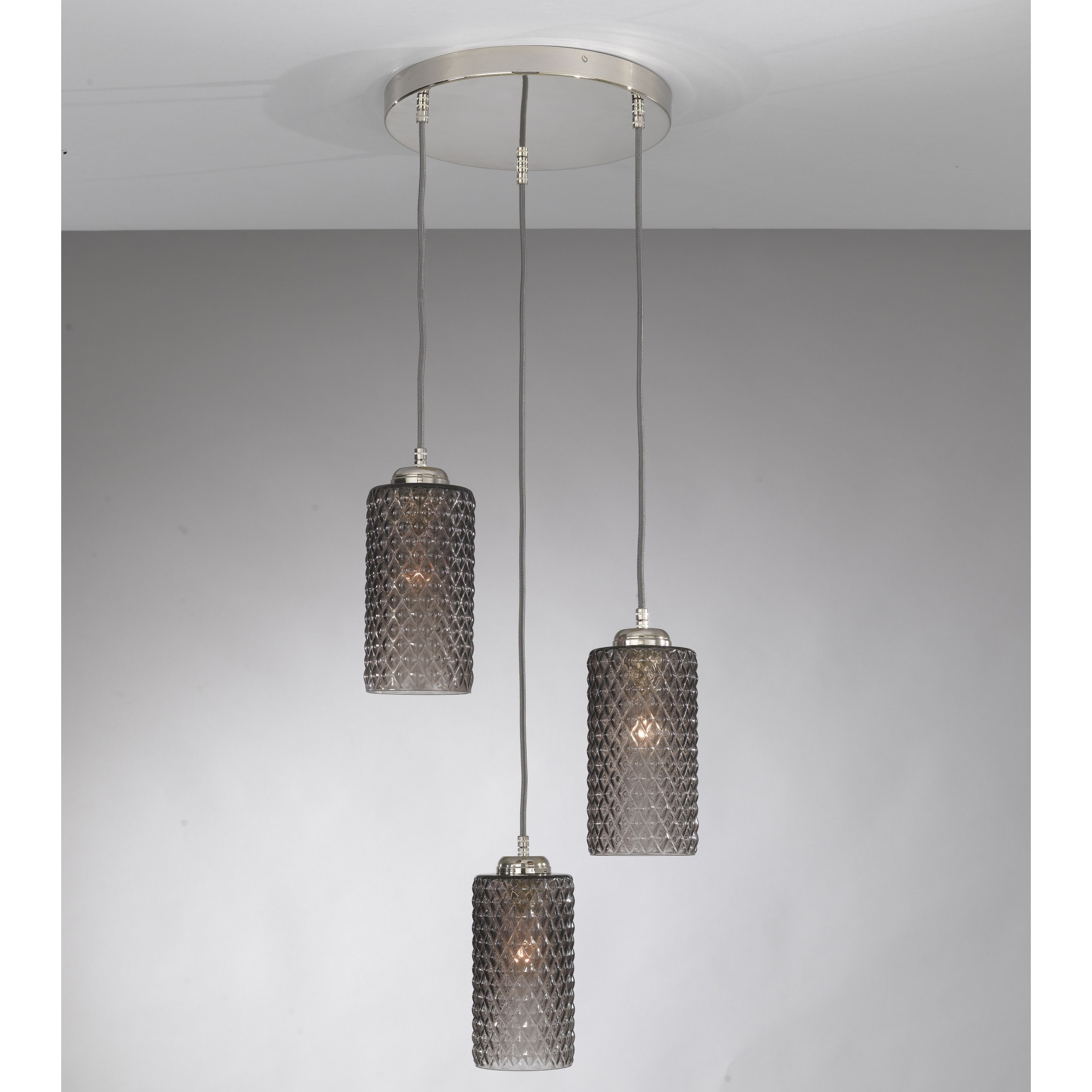 Lustra moderna cu 3 pendule design italian 10000 fumuriu, Corpuri de iluminat interior, moderne⭐ modele lustre interior pentru living, dormitor, bucatarie, baie.✅DeSiGn decorativ de lux!❤️Promotii lampi❗ ➽www.evalight.ro. Alege Corpuri de iluminat interior elegante in stil modern, suspendate sau aplicate de tavan si perete, ieftine de calitate deosebita la cel mai bun pret.
 a