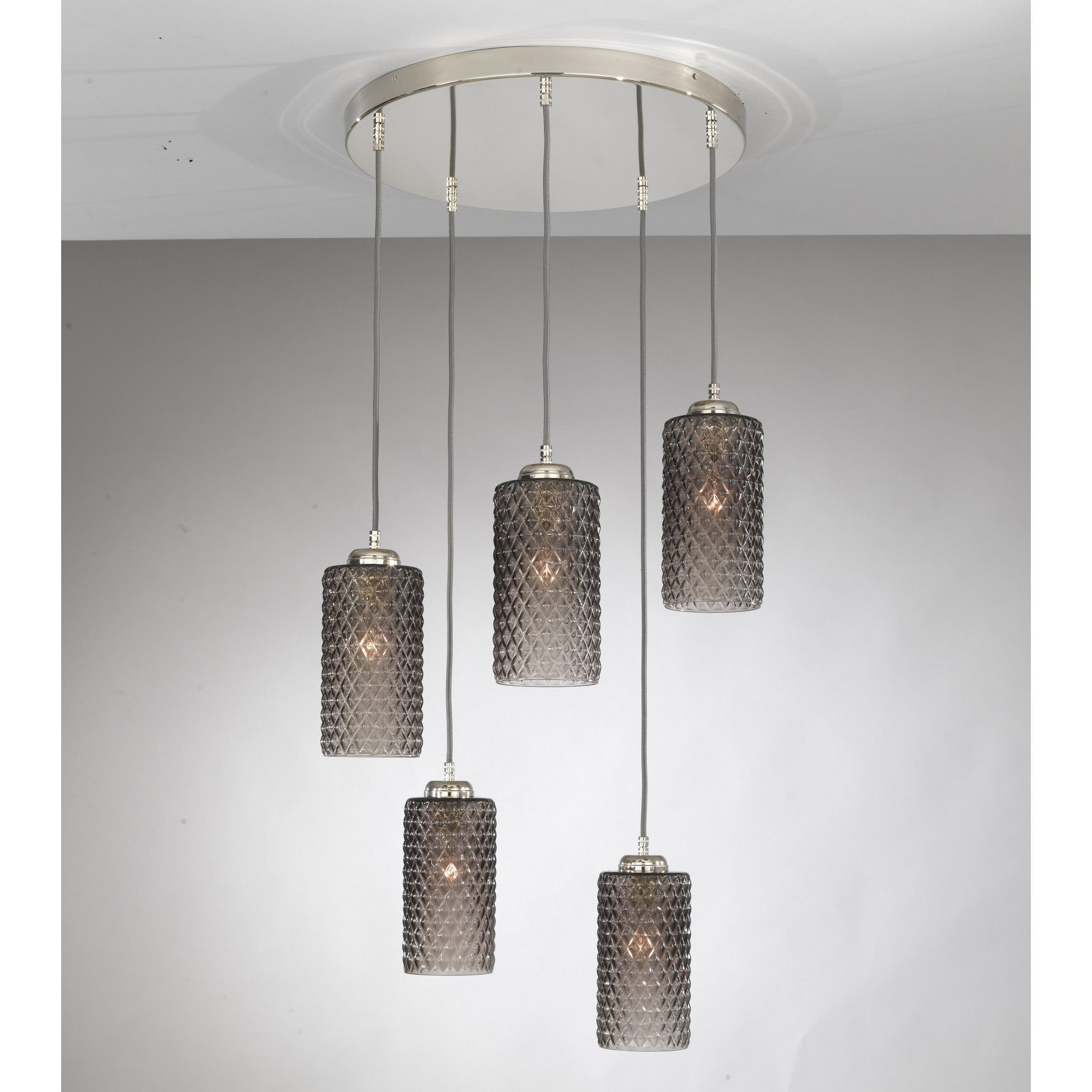 Lustra moderna cu 5 pendule design italian 10000 fumuriu, Corpuri de iluminat interior, moderne⭐ modele lustre interior pentru living, dormitor, bucatarie, baie.✅DeSiGn decorativ de lux!❤️Promotii lampi❗ ➽www.evalight.ro. Alege Corpuri de iluminat interior elegante in stil modern, suspendate sau aplicate de tavan si perete, ieftine de calitate deosebita la cel mai bun pret.
 a