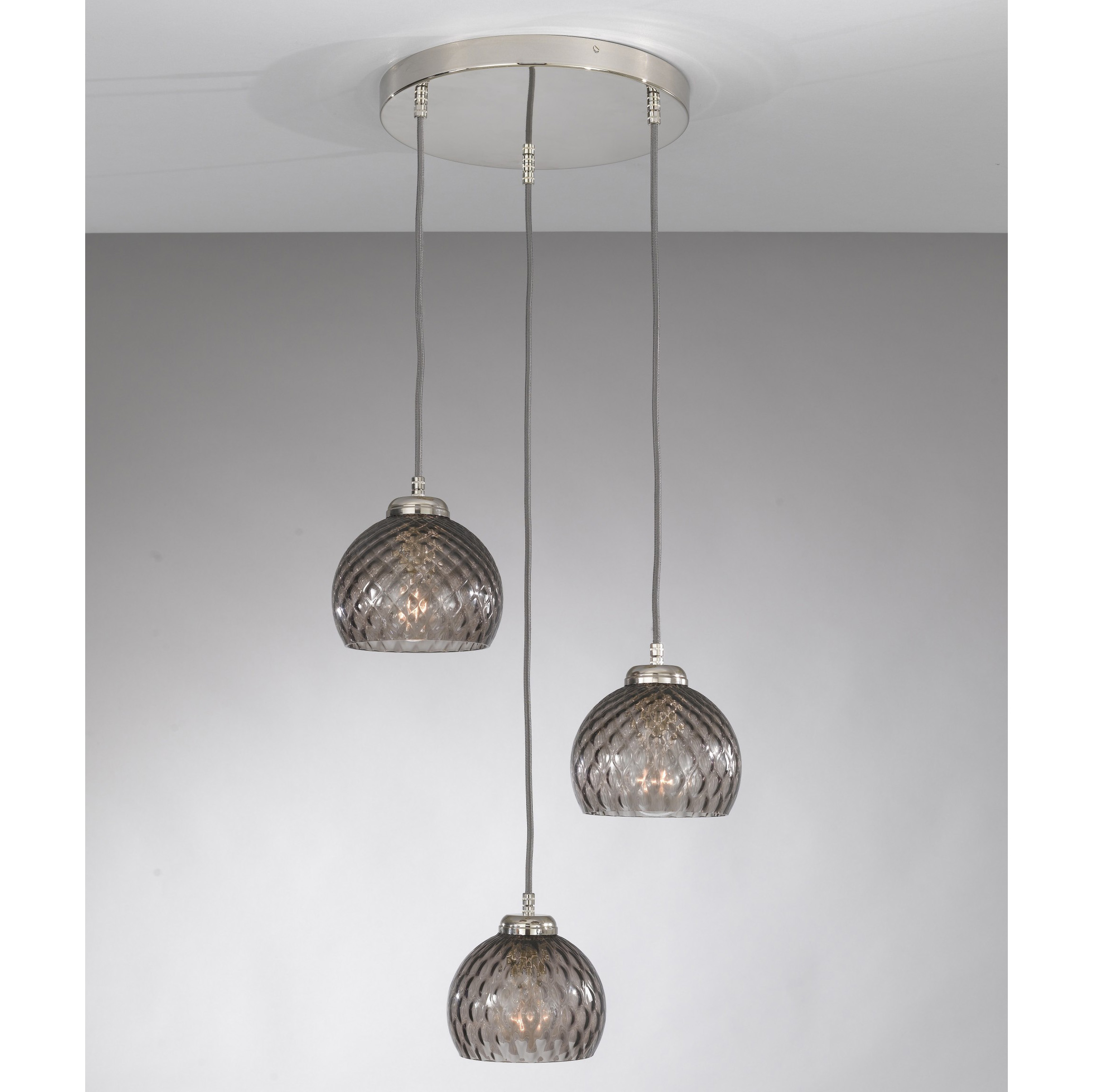 Lustra moderna cu 3 pendule design italian 10003 fumuriu, Pendule / Lustre suspendate moderne, LED⭐ modele elegante pentru bucatarie, living dormitor.✅DeSiGn decorativ unic!❤️Promotii lampi❗ ➽www.evalight.ro. Alege corpuri de iluminat suspendate pt interior stil modern, suspensii de tip pendule cu cristale, abajur material textil, lemn, metal, sticla, bec tip lumanare Edison sau LED, ieftine si de lux, calitate deosebita la cel mai bun pret. a