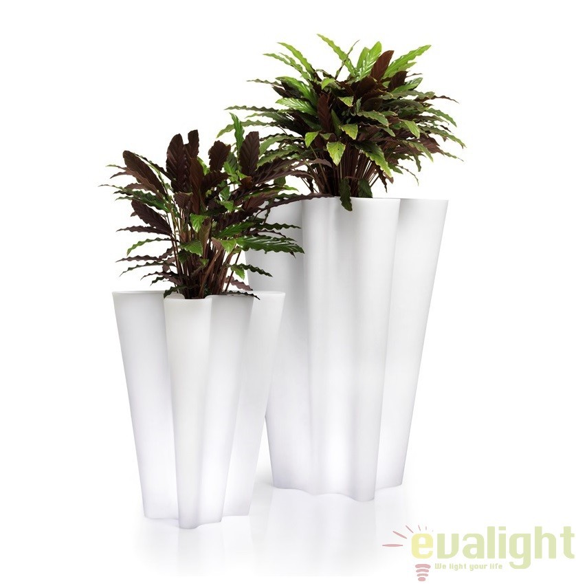 Ghiveci de flori / Jardiniera plante design decorativ modern pentru amenajari interioare si exterioare, BYE-BYE PLANTER 58003R Vondom, Mobila si Decoratiuni interioare moderne de lux⭐ piese de mobilier modern cu stil exclusivist pentru casa❤️ colectii dormitor si living❗ Promotii la mobila si decoratiuni✅ Intra si vezi modele ✚ poze ✚ pret ➽ www.evalight.ro. ➽ sursa ta de inspiratie online❗ Idei si tendinte de design actual pentru amenajari premium Top❗ Mobila moderna unicat cu stil elegant contemporan ultra-modern, accesorii si oglinzi decorative de perete potrivite pentru interior si exterior. Cele mai noi si apreciate stiluri la mobila si mobilier cu design original: stil industrial style, retro, vintage (boem, veche, reconditionata, realizata manual (noua nu second hand), handmade, sculptata, scandinav (nordic), clasic (baroc, glamour, romantic, art deco, boho, shabby chic, feng shui), rustic (traditional), urban minimalist. Alege cele mai frumoase si rafinate articole si obiecte decorative deosebite, textile si tesaturi scumpe, vezi seturi de mobilier modular pe colt pt spatii mici si mari, cu picioare din metal combinat cu lemn masiv, placata cu oglinda si sticla, MDF lucios de culoare alba. ✅Amenajari interioare | Living | Dormitor | Hol | Baie | Bucatarie | Sufragerie | Camera de zi / Tineret / Copii | Birou | Balcon | Terasa si Gradina |  ✅Cumpara produse design la comanda sau din stoc, oferte si reduceri speciale cu vanzare rapida din magazine la cele mai bune preturi. Te aşteptăm sa admiri calitatea superioara a produselor noastre live în showroom-urile noastre din Bucuresti si Timisoara❗  a