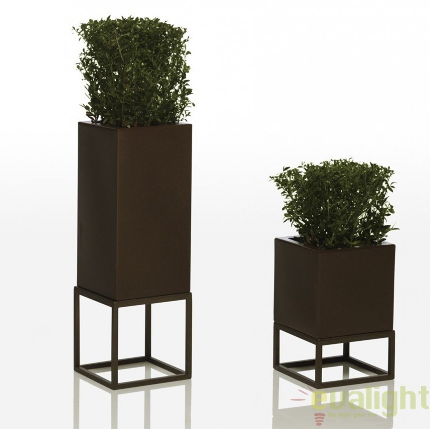 Ghiveci plante, flori design decorativ modern pentru amenajari interioare si exterioare, VELA CUBE PLANTER 54042R Vondom , Vaze /Ghivece decorative flori /plante, vase,suporturi si jardiniere de interior si exterior⭐modele moderne de lux cu design elegant✅ inalte sau de perete suspendate✅ potrivite pentru aranjamente florale naturale si plante artificiale din living,terasa,balcon,curte si gradina casei.❤️Promotii vaze de flori mari si ghivece ceramica de podea, vase de sticla si portelan, cristal, jardiniere din plastic, beton (ciment), suporti din fier forjat, lemn❗ Intra si vezi  ✚ poze ➽ www.evalight.ro. ➽ sursa ta de inspiratie online❗ Aici gasesti ghivece ornamentale rezistente la soare, pt plante de dimensiuni mari si mici, flori curgatoare si aranjarea in cascada a plantelor, cu sistem inteligent de auto-udare (autoirigare) pentru tuia, orhidee, trandafiri japonezi, produse de calitate superioara cu stil original premium❗ Ideale pt amenajari sali de mese festive (nunti, botezuri), restaurant, bar, terasa, hotel, mobila showroom, casa scarii, pt amenajari, intra ➽vezi oferte si reduceri cu vanzare rapida din stoc, ieftine si de calitate deosebita la cel mai bun pret. a