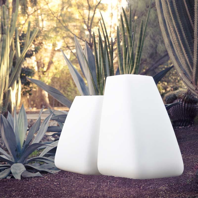 Ghiveci plante / Vaza flori exterior / interior design modern premium MOMA PLANTER MEDIUM 45004R Vondom, Vaze /Ghivece decorative flori /plante, vase,suporturi si jardiniere de interior si exterior⭐modele moderne de lux cu design elegant✅ inalte sau de perete suspendate✅ potrivite pentru aranjamente florale naturale si plante artificiale din living,terasa,balcon,curte si gradina casei.❤️Promotii vaze de flori mari si ghivece ceramica de podea, vase de sticla si portelan, cristal, jardiniere din plastic, beton (ciment), suporti din fier forjat, lemn❗ Intra si vezi  ✚ poze ➽ www.evalight.ro. ➽ sursa ta de inspiratie online❗ Aici gasesti ghivece ornamentale rezistente la soare, pt plante de dimensiuni mari si mici, flori curgatoare si aranjarea in cascada a plantelor, cu sistem inteligent de auto-udare (autoirigare) pentru tuia, orhidee, trandafiri japonezi, produse de calitate superioara cu stil original premium❗ Ideale pt amenajari sali de mese festive (nunti, botezuri), restaurant, bar, terasa, hotel, mobila showroom, casa scarii, pt amenajari, intra ➽vezi oferte si reduceri cu vanzare rapida din stoc, ieftine si de calitate deosebita la cel mai bun pret. a