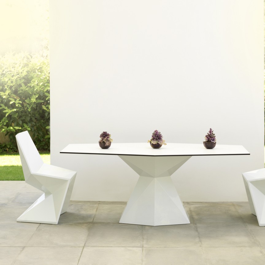 Masa dining de exterior / interior design ultra-modern premium 180x94cm VERTEX 51008 VONDOM, Mobilier terasa si gradina modern pentru decor exterior⭐ mobila ultra-moderna de relaxare✅ design de lux actual premium, trend 2023❗ Set-uri de mobila din ratan, lemn, poliratan, plastic, rachita, metal, fier forjat, modele vintage, rustic.❤️Promotii mobilier terasa si gradina❗ Intra si vezi modele unicat ✚ poze ✚ pret ➽ www.evalight.ro. ➽ sursa ta de inspiratie online❗ Colectii de mobilier rezistent si confortabil pentru amenajari interioare si exterioare cu design original: mese, banci, baldachine, balansoare, canapele, scaune, fotolii, masute de cafea, bar inalte, pt amenajari balcon, terase restaurant, bar, terasa, hotel, mobila showroom, intra ➽vezi oferte si reduceri cu vanzare rapida din stoc, ieftine si de calitate deosebita la cel mai bun pret. intra ➽vezi oferte si reduceri cu vanzare rapida din stoc, ieftine si de calitate deosebita la cel mai bun pret.

 a