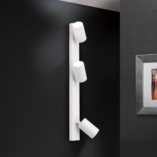 Aplica cu 3 spoturi directionabile SEAN alb, Candelabre si Lustre moderne elegante⭐ modele clasice de lux pentru living, bucatarie si dormitor.✅ DeSiGn actual Top 2020!❤️Promotii lampi❗ ➽ www.evalight.ro. Oferte corpuri de iluminat suspendate pt camere de interior (înalte), suspensii (lungi) de tip lustre si candelabre, pendule decorative stil modern, clasic, rustic, baroc, scandinav, retro sau vintage, aplicate pe perete sau de tavan, cu cristale, abajur din material textil, lemn, metal, sticla, bec Edison sau LED, ieftine de calitate deosebita la cel mai bun pret. a